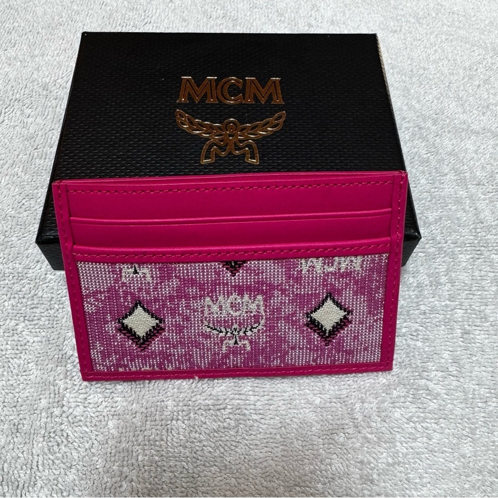 MCM Pink and White Card Holder NWT ALL INCLUSIVE